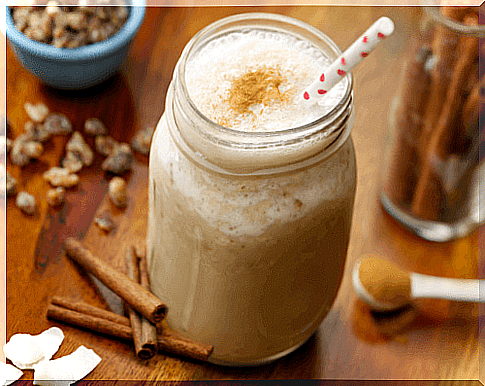 Oatmeal and cinnamon smoothie