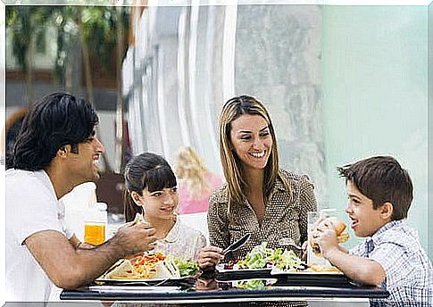 Foods to facilitate weight loss: family meals