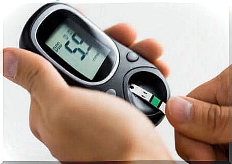 Device for controlling blood sugar. 