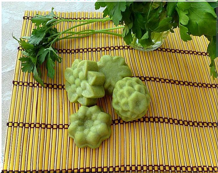 Prepare a parsley soap.