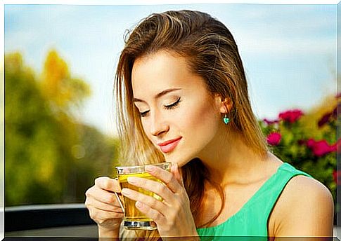 woman drinking herbal tea 