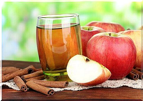 apple water and cinnamon