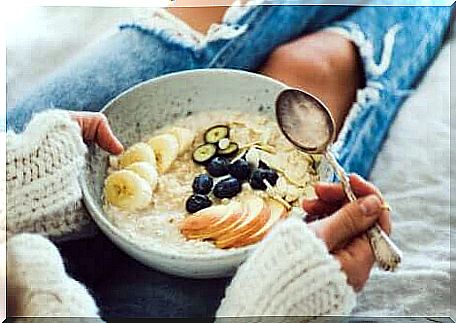 A bowl of oats with fruit. 