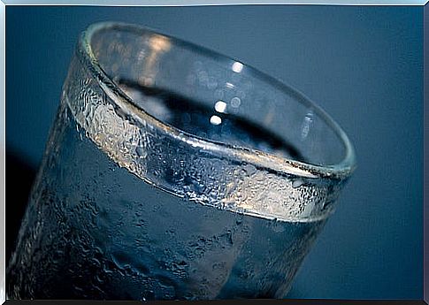 It is healthy to drink lukewarm water.